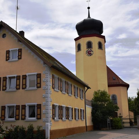 Evang. Kirche St. Johannis Quelle: Altmühlsee Informationszentrum Touristbüro 