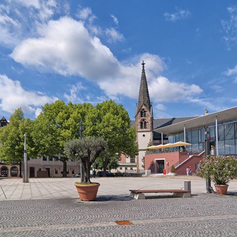 Theaterplatz mit Sonnenuhr © Till Benzin Quelle: Kongress- und Touristikbetriebe der Stadt Aschaffenburg 