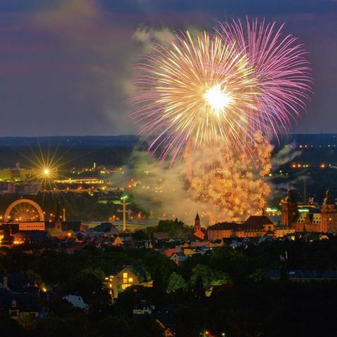 Abschlussfeuerwerk Volksfest © Till Benzin Quelle: Kongress- und Touristikbetriebe der Stadt Aschaffenburg 