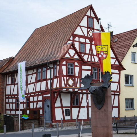 Eschau: Altes Rathaus mit dem Schwedenbrunnen
© Markt Eschau/ Spessart-Mainland/ TV e.V. RÄUBERLAND/ Holger Leue
