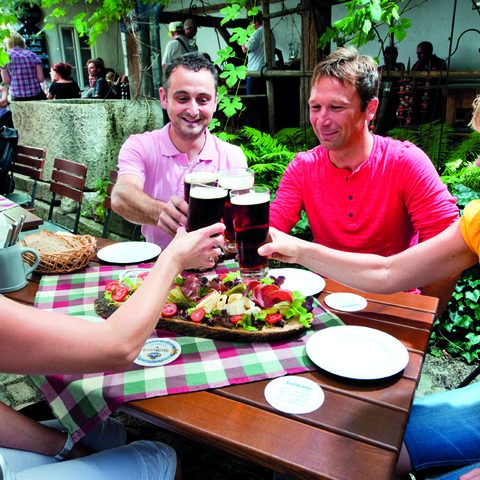 Biergarten Naturpark Altmuehltal Quelle: Informationszentrum NATURPARK ALTMÜHLTAL (BgA)