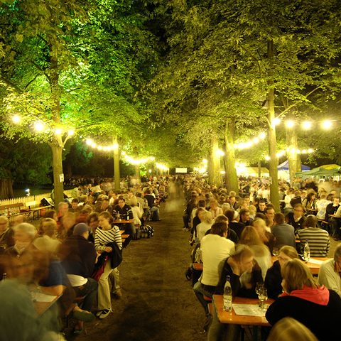 Hofgarten Weinfest Foto: Quelle: Staatlicher Hofkeller Würzburg Foto: Kathrin Heyer,
