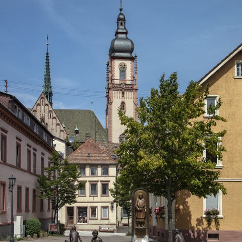 Schlossplatz mit neuem Schlossplatzbrunnen: Fotograf: Holger Leue Copyright: Stadt Tauberbischofsheim