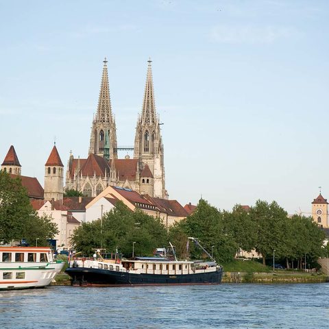 Regensburg Dom Schiff Donau Foto Regensburg Tourismus GmbH. Quelle: Tourismusverbandes Ostbayern e.V.