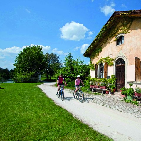 Radler Schleuenhäuschen nach Dietfurt Quelle: Informationszentrum NATURPARK ALTMÜHLTAL (BgA)