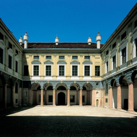 Landshut Stadtresidenz Innenhof Foto Verkehrsverein Landshut e.V Quelle: Tourismusverbandes Ostbayern e.V.