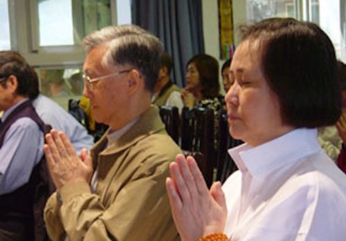 Photograph of Chen Li-an and Sun Chun-hua at LifeTV, 2005