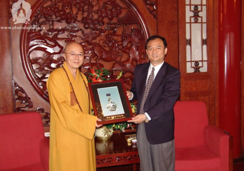 Photograph of  Hai Tao and Qi Xiaofei, 2005
