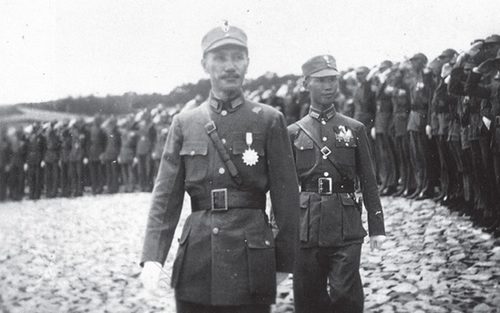 Photograph of Chiang Kai-shek and Cheng Chen in the 1940s