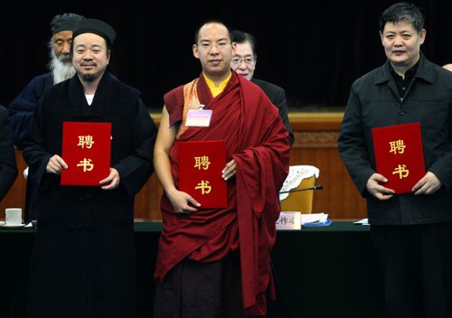 Photograph of Wang Zuo'an, Panchen Lama Gyaincain Norbu, and CRCEA delegates, 2014