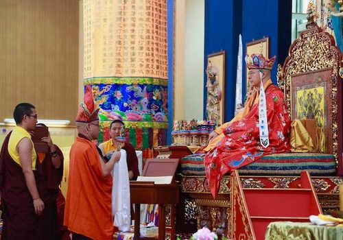 Photograph of Hai Tao crowned and enthroned in Taipei, 2016
