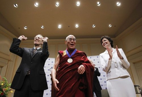 Photo of  Carl Gershman, Dalai Lama, and Judy Shelton, 2010