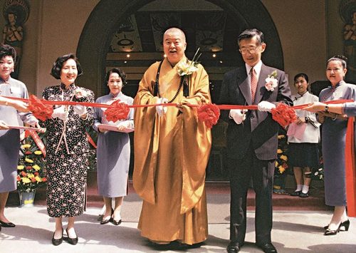 Photograph of Hsing Yun and Chen Li-an, 1994