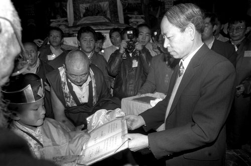 Photograph of Ren Wuzhi and Karmapa Ogyen Trinley Dorje, 1992