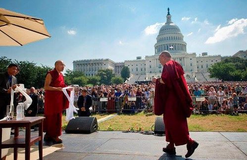 Photograph of Dalai Lama and Karmapa Ogyen Trinley Dorje, 2011