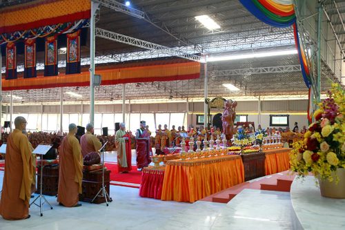 Photograph of Kagyu Monlam 2016 with Ogyen Trinley Dorje and Hai Tao