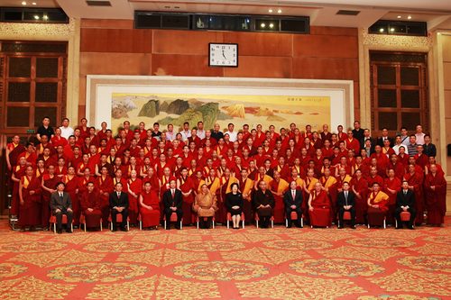 Group photograph of graduates of the China Advanced Institute of Tibetan Buddhism with Sun Chunlan, 2015