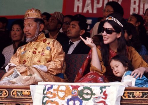 Photograph of Palden Thondup Namgyal, Hope Cooke Namgyal, and Hope Leezum Namgyal, 1971