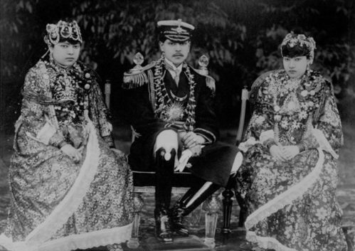 Photograph of King Tribhuvan and wives