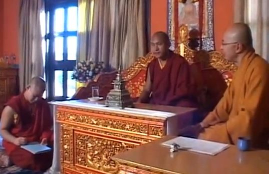 Photograph of Khenpo Tengye, Ogyen Trinley Dorje, and Hai Tao, 2006