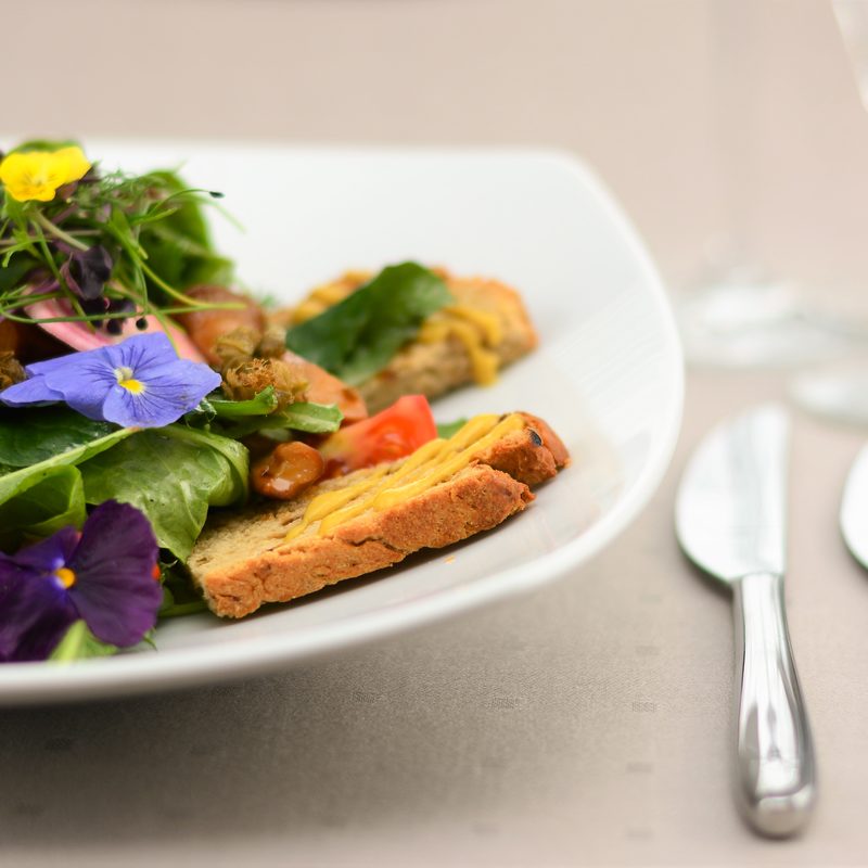 Gemischter Salat mit hausgemachtem Brot