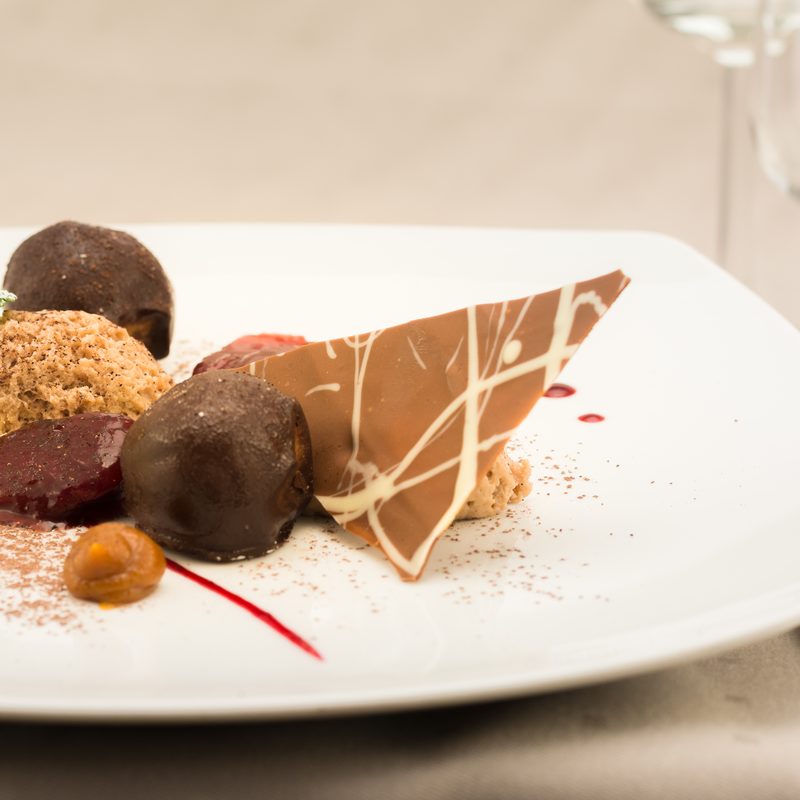 Topfenknödel mit Schokoladen-Pralinen