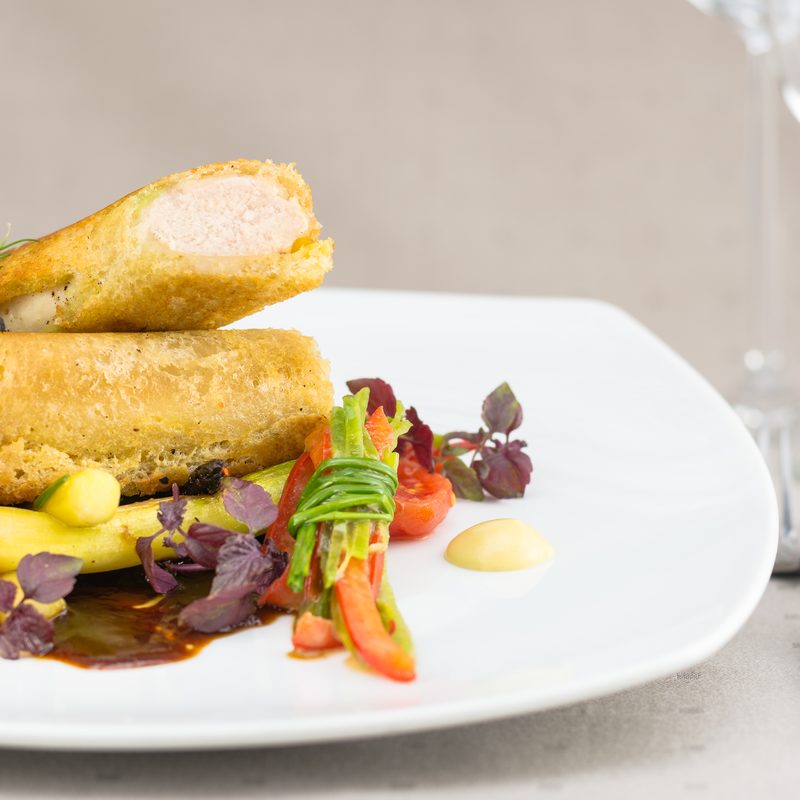 Kaninchenrücken im Brotmantel