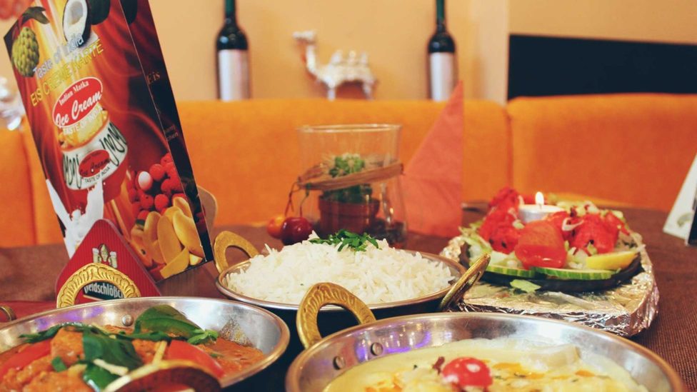 schön angerichtetes, indisches Essen